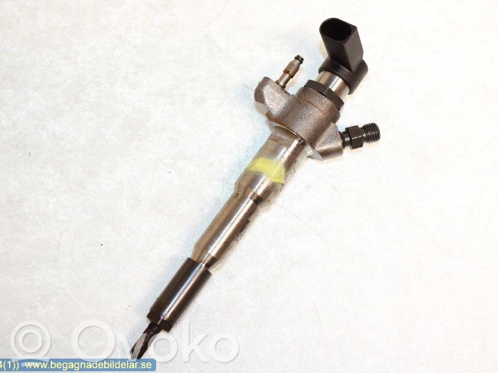 Injecteur de carburant   166000372R,166093282R