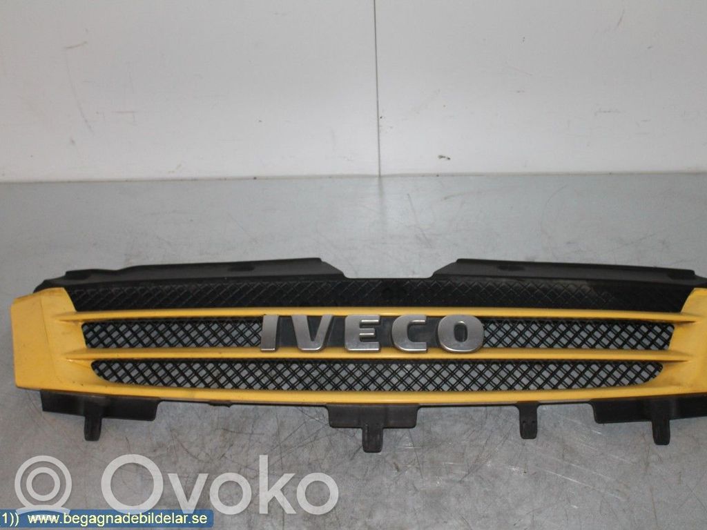 Iveco Daily 4th gen Etupuskurin ylempi jäähdytinsäleikkö 