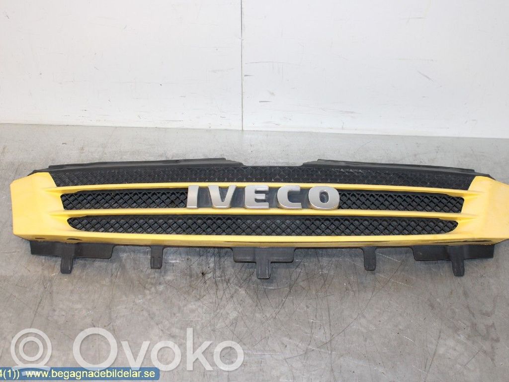 Iveco Daily 4th gen Etupuskurin ylempi jäähdytinsäleikkö 
