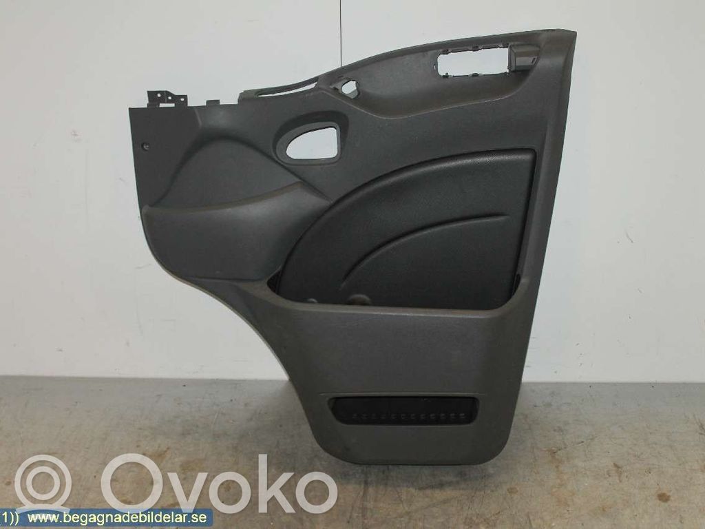 Iveco Daily 4th gen Rivestimento del pannello della portiera anteriore 