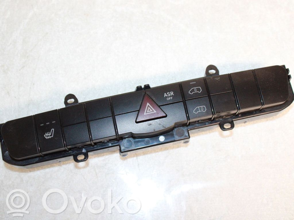 Botón interruptor de luz de peligro   HVW9068700610,2E0857851G,3368670100,A9064420023,A9068702210