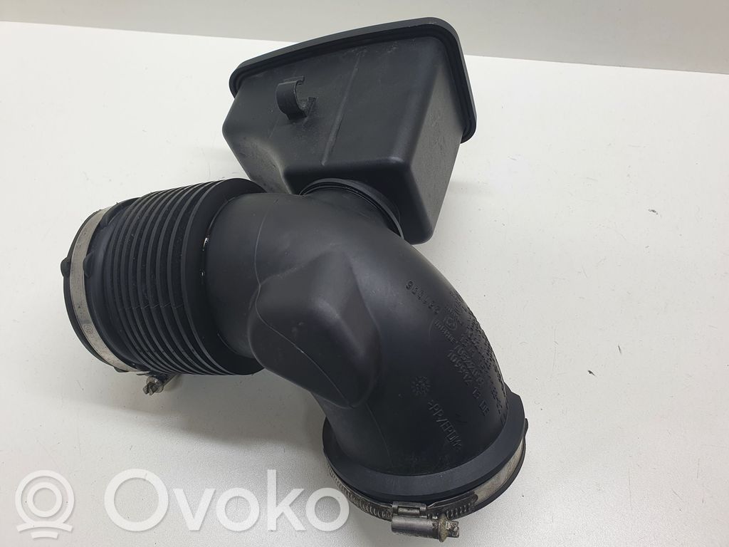 BMW 5 E60 E61 Ilmanoton kanavan osa 