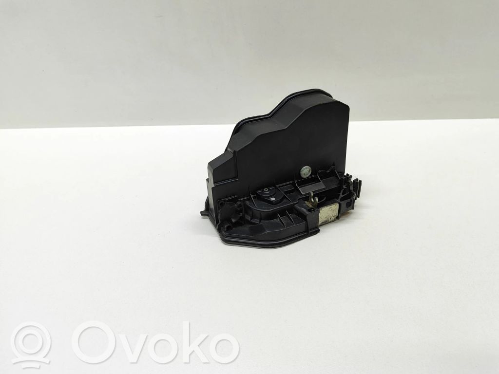 BMW 5 E60 E61 Priekinė durų spyna 