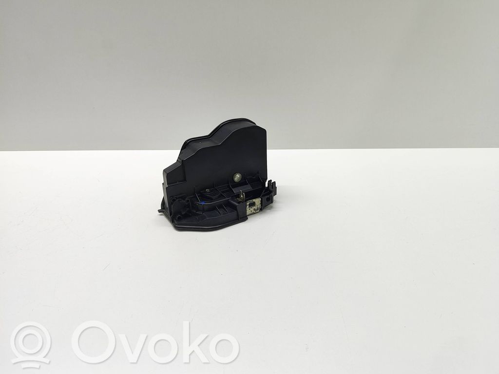 BMW 5 F10 F11 Takaoven lukko 