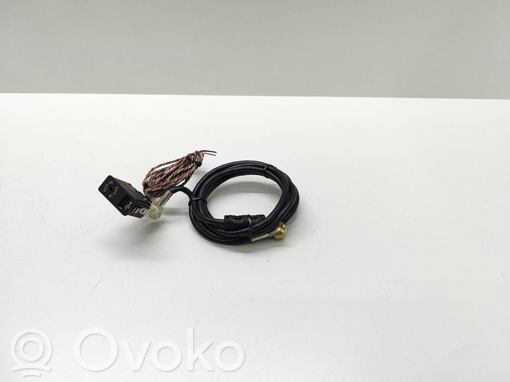 BMW 5 F10 F11 USB savienotājs 