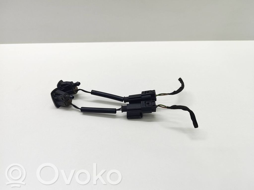 Windshield washer spray nozzle   7137969,713796905,1378908