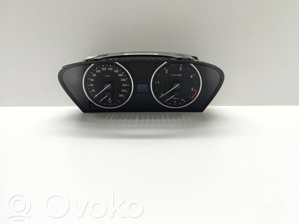 Geschwindigkeitsmesser Cockpit   9153757,62119153757