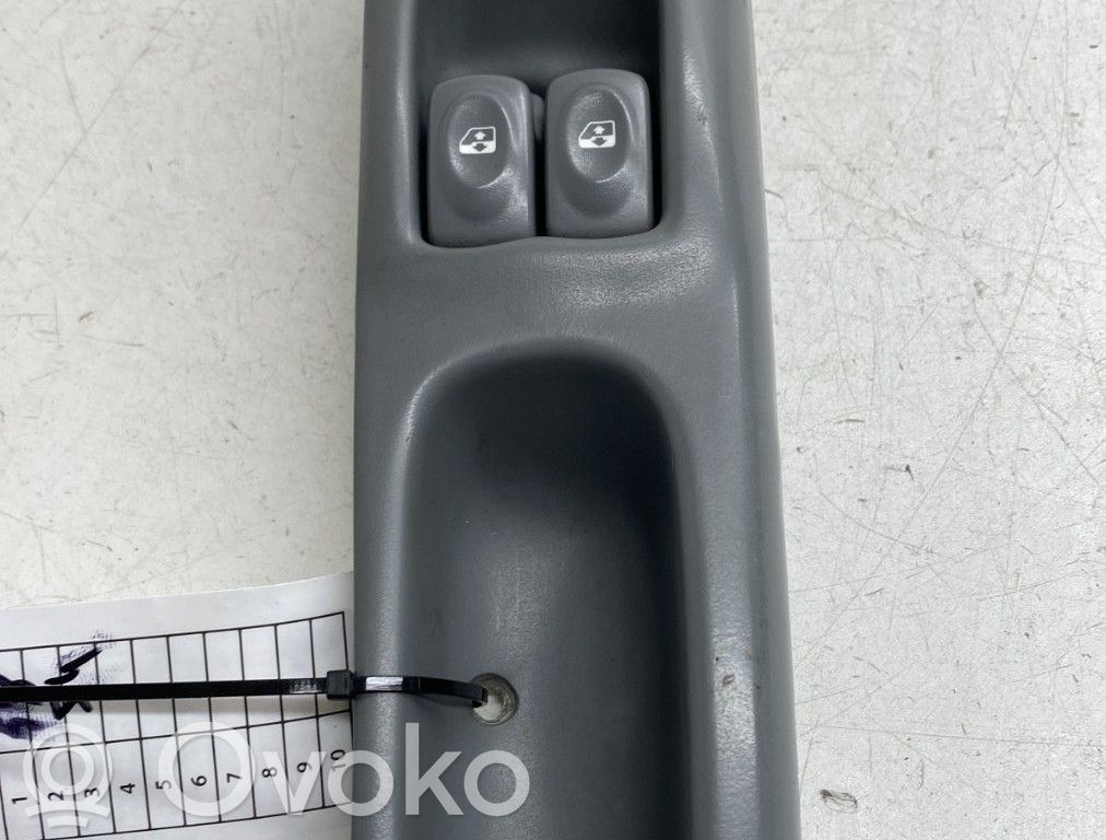 Renault Twingo I Electric window control switch 