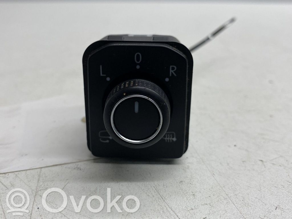 Volkswagen Polo VI Wing mirror switch 