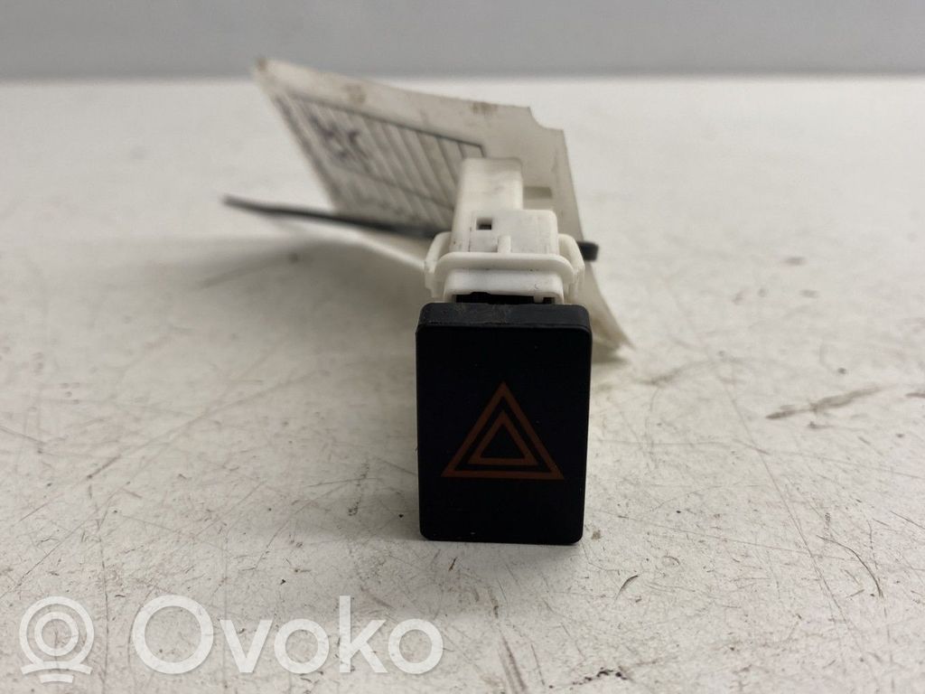Nissan Qashqai Hazard light switch 