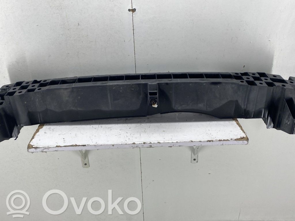 Renault Clio III Takapuskurin tukipalkki 