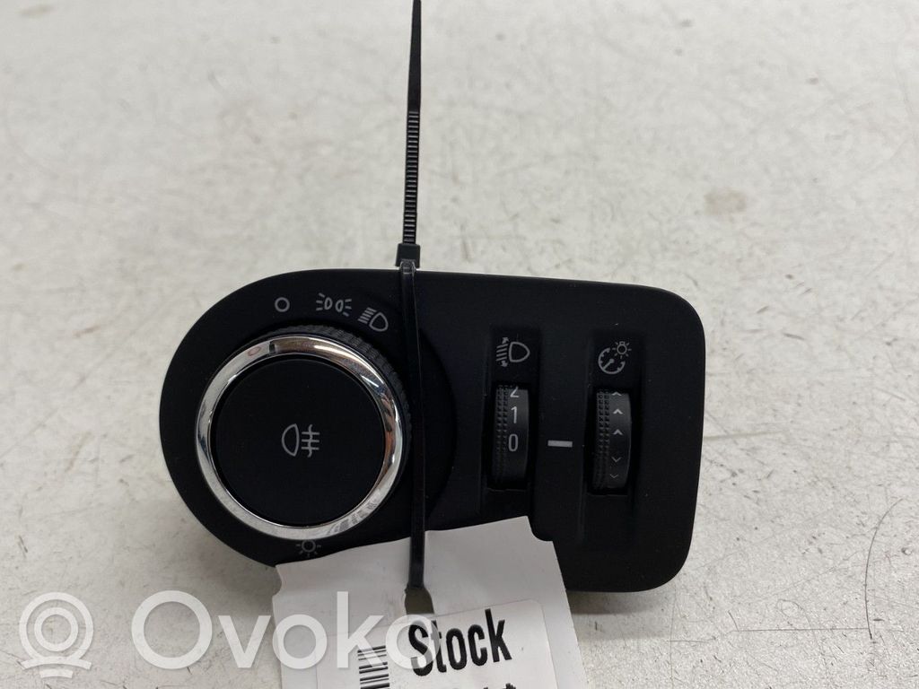 Light switch   13470446