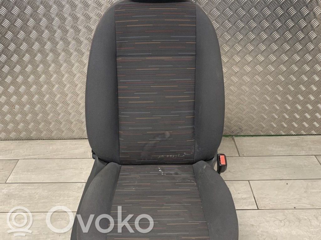 Ford C-MAX I Etumatkustajan istuin 
