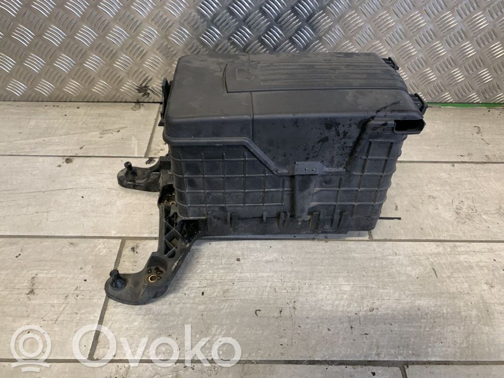Volkswagen Golf V Podstawa / Obudowa akumulatora 