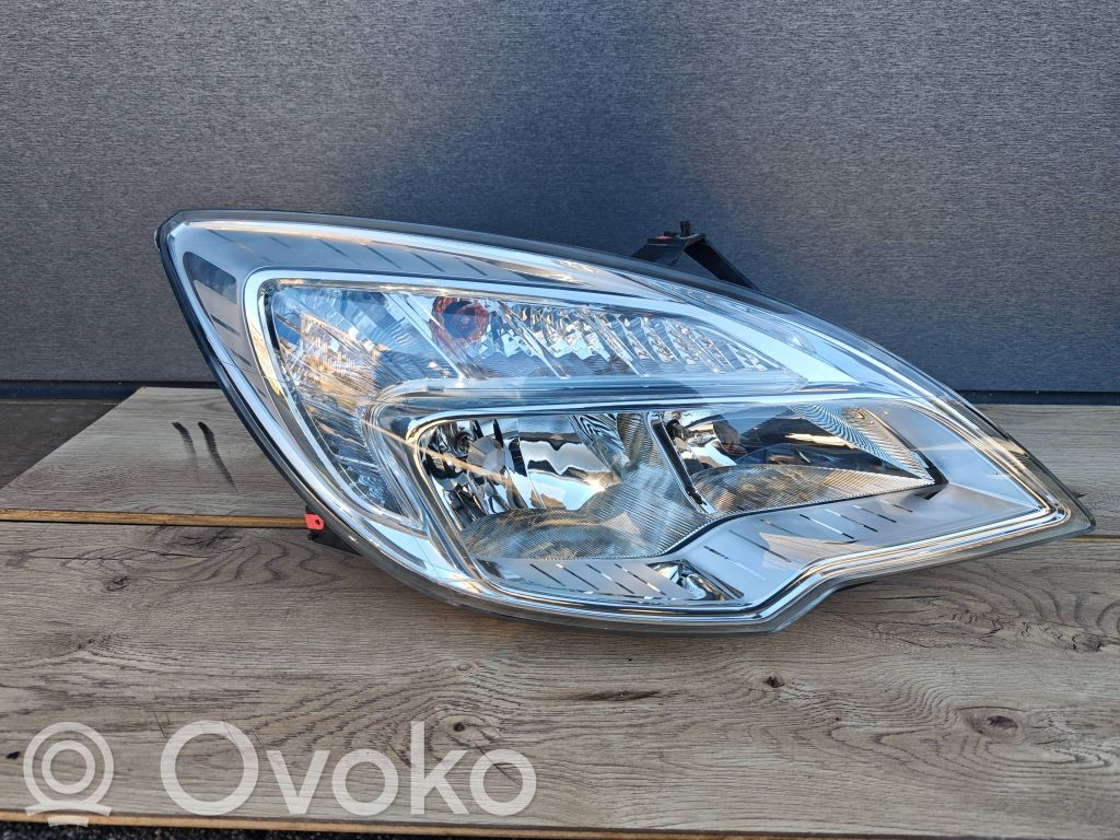 Opel Meriva B Lampa przednia 