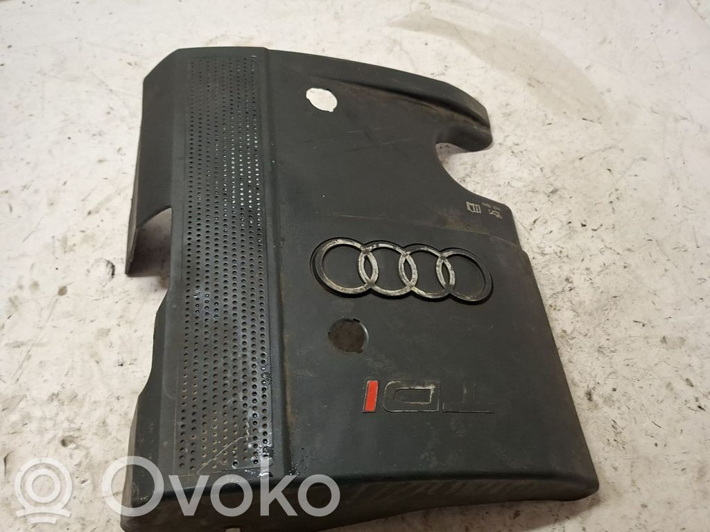 Audi A4 S4 B5 8D Osłona górna silnika 