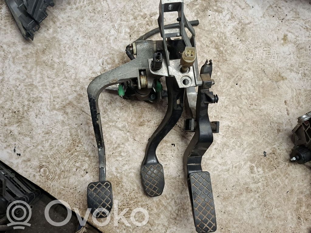 Audi A4 S4 B5 8D Assemblage pédale 