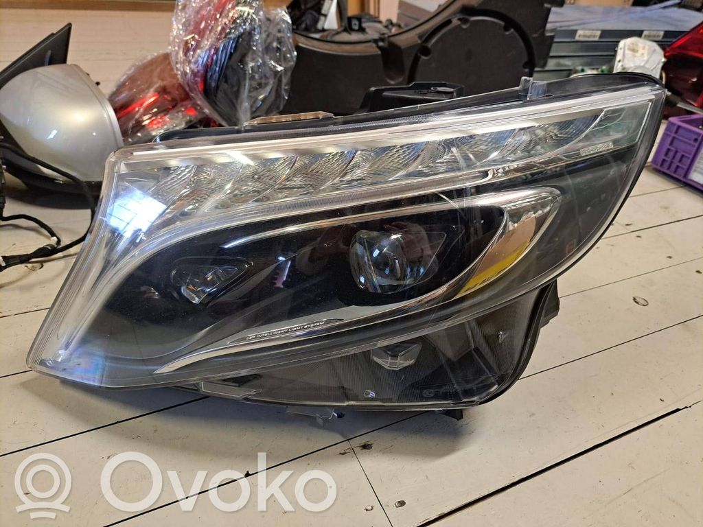 Mercedes-Benz V Class W447 Lampa przednia 