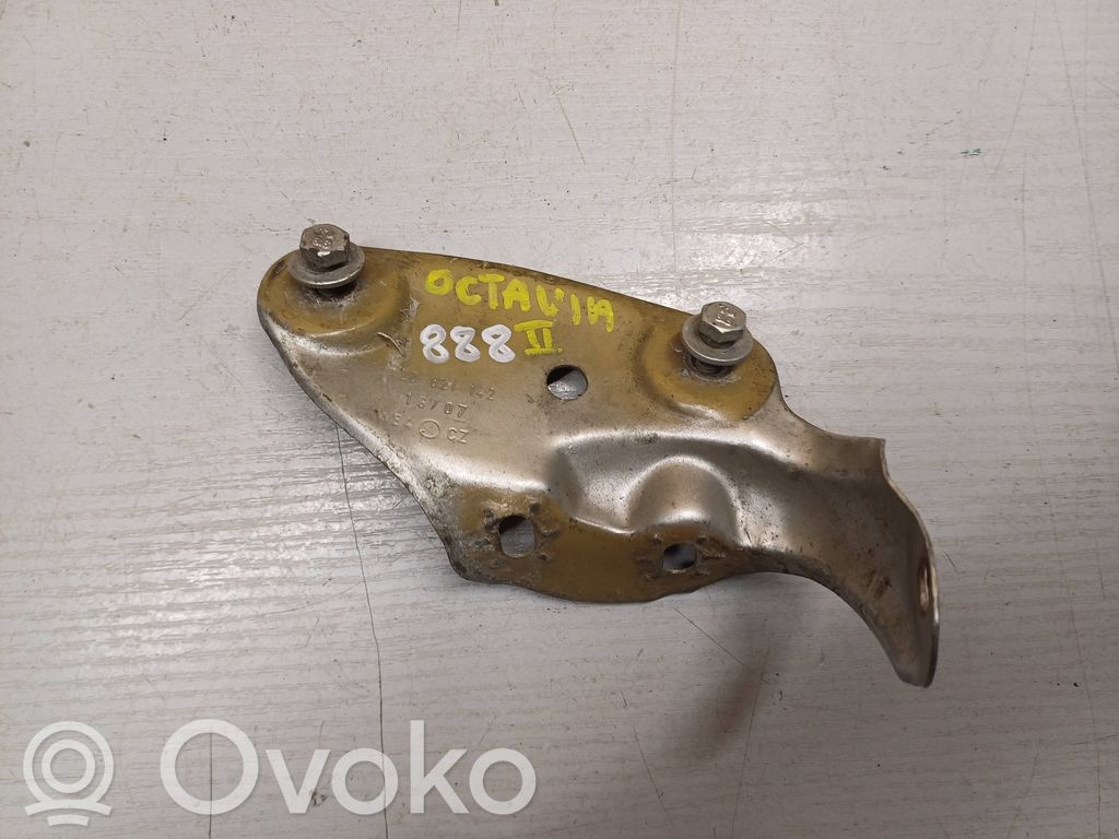 Skoda Octavia Mk2 (1Z) Uchwyt / Mocowanie błotnika przedniego 