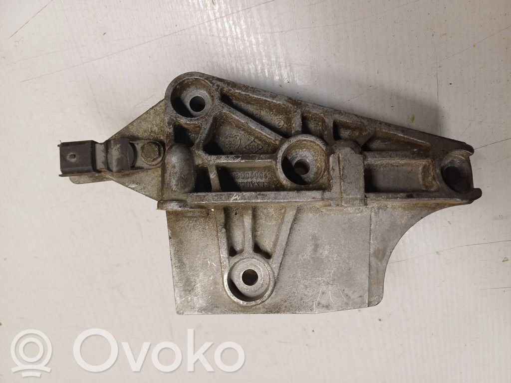 Renault Clio III Engine mounting bracket 