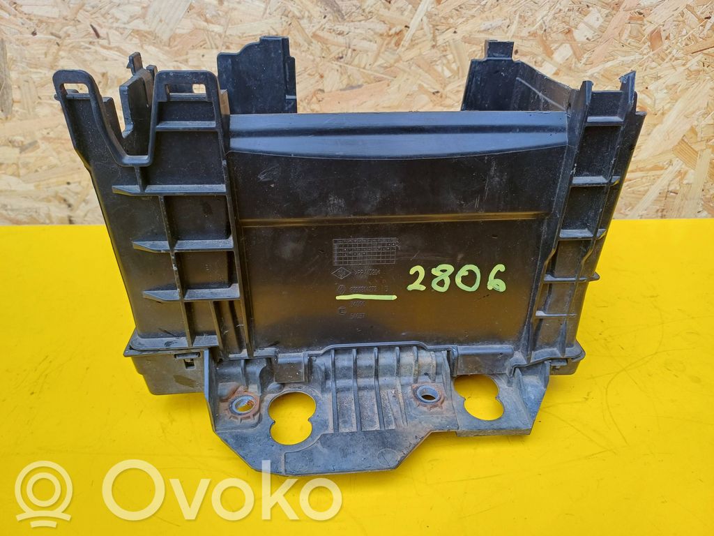 Renault Clio III Podstawa / Obudowa akumulatora 