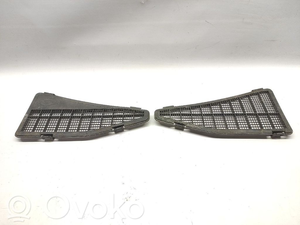 Renault Clio I Wiper trim 