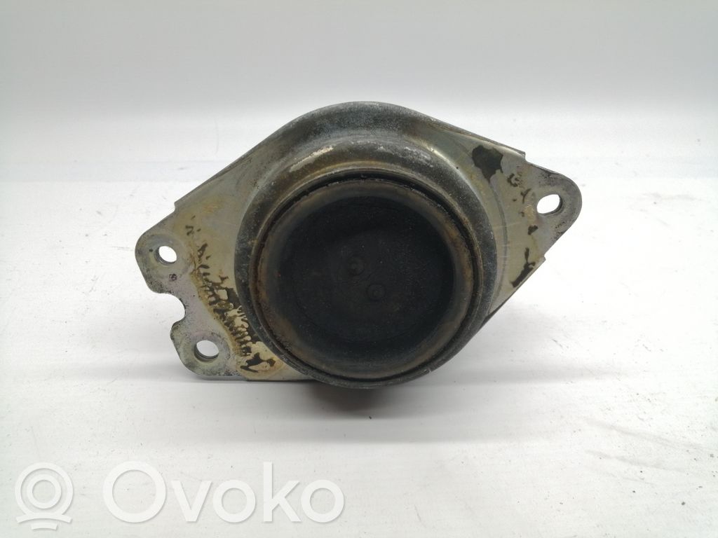 Engine mount bracket   8200000011