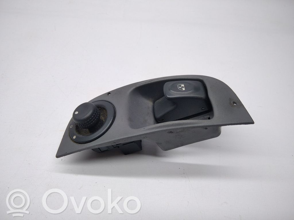 Electric window control switch   429998K,7700429992