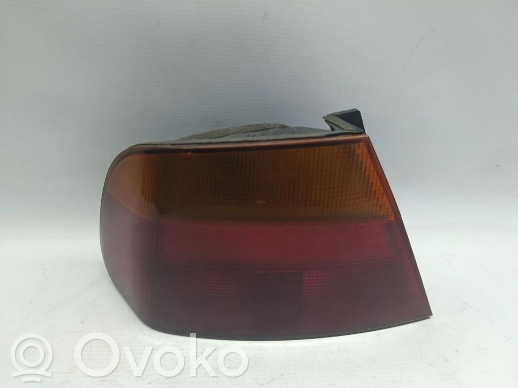 Mitsubishi Carisma Takaluukun takavalot 