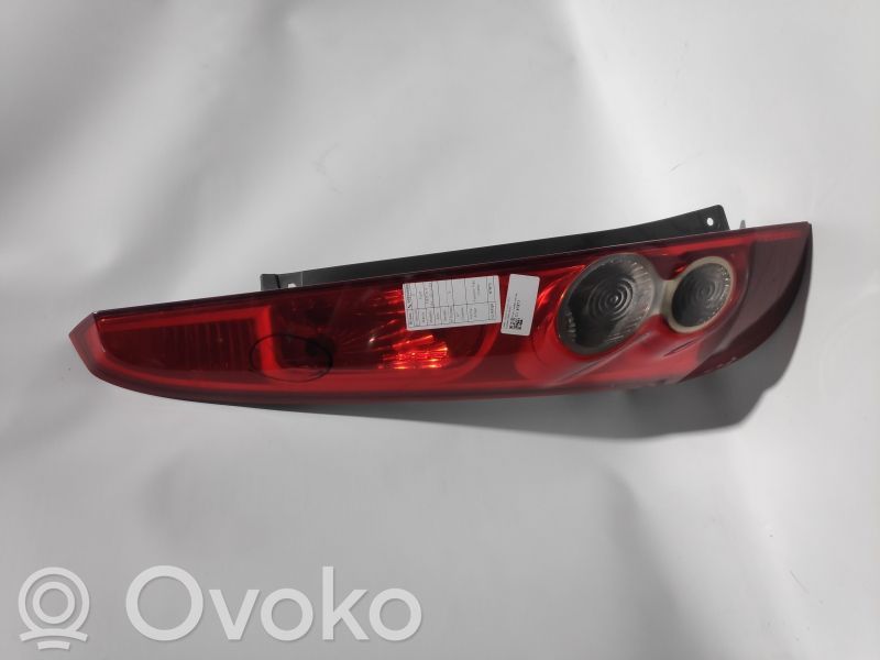 Ford Fiesta Aizmugurējais lukturis pārsegā 