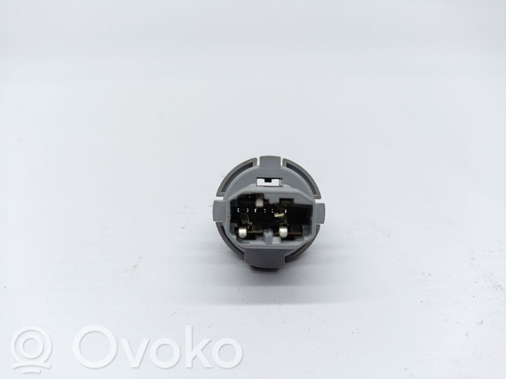Takavalon polttimon suojan pidike   3CONECTORES