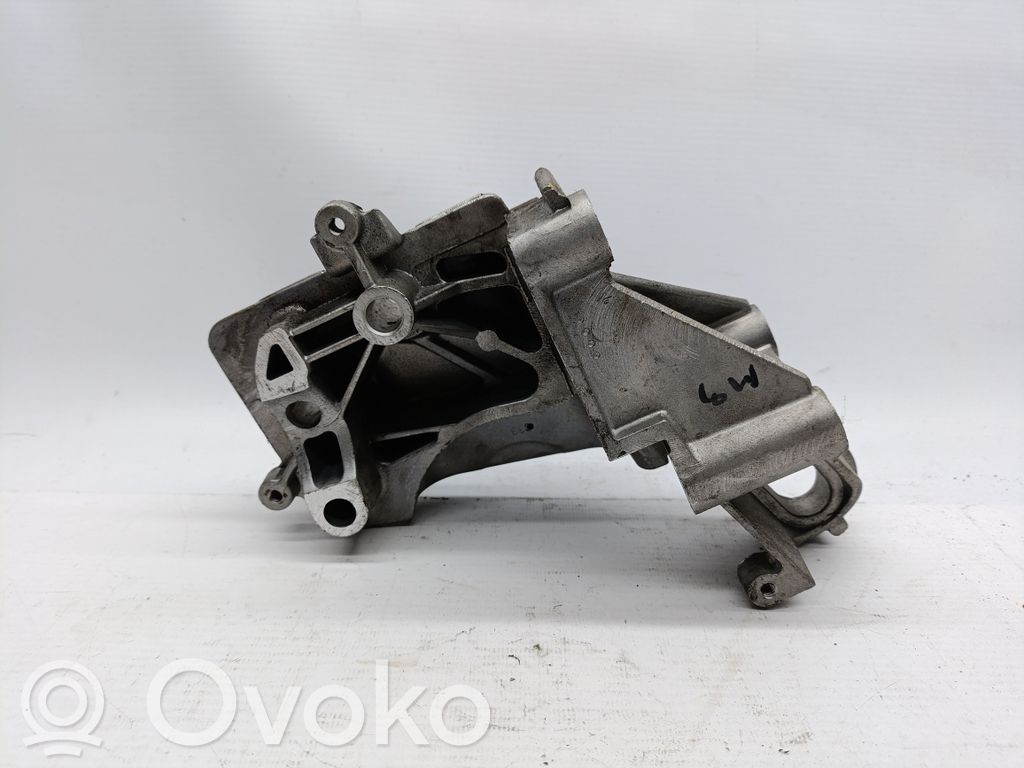 Ford Fiesta Engine mount bracket 