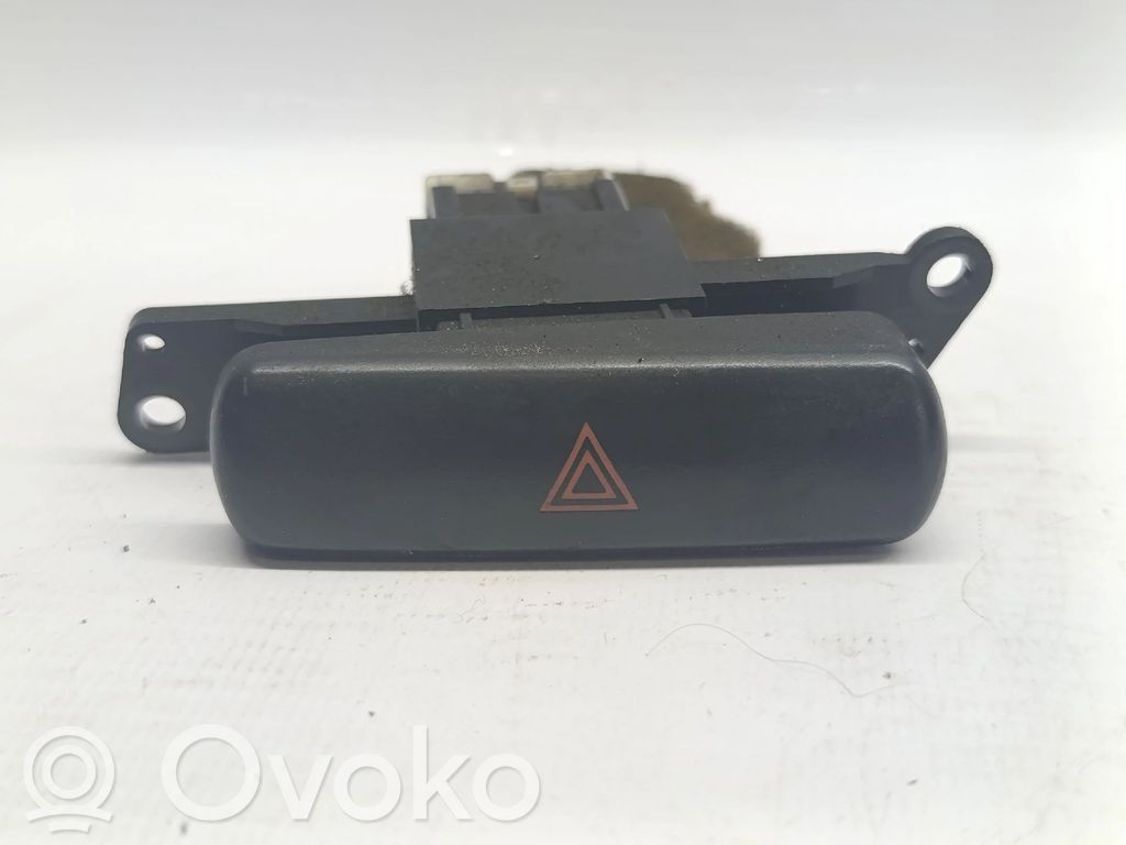 Botón interruptor de luz de peligro   MR114083