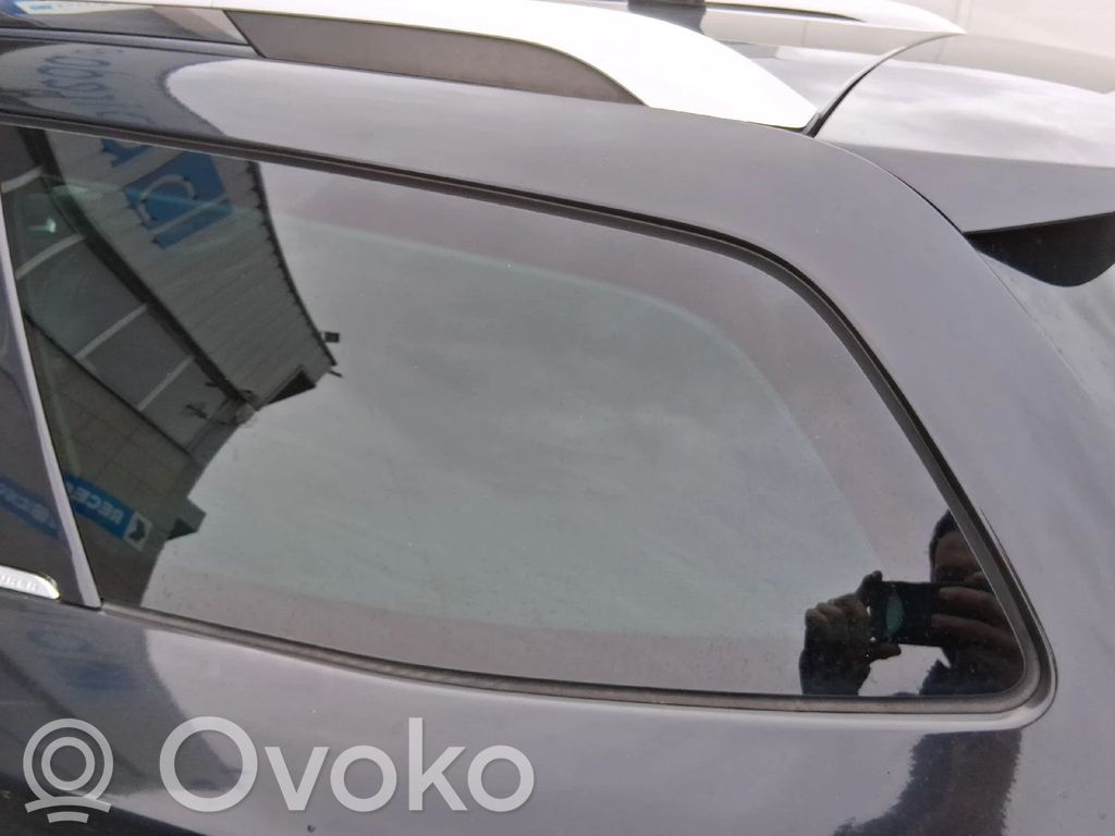 Rear side window   8569WC