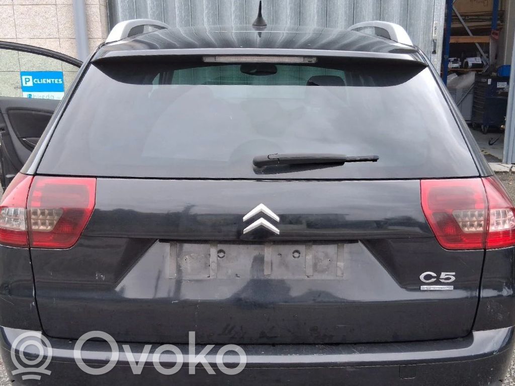 Tailgate/trunk/boot lid   8701Y1