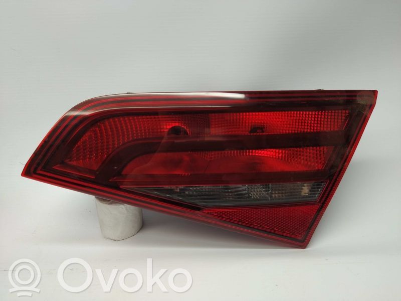 Tailgate rear/tail lights   8V4945094