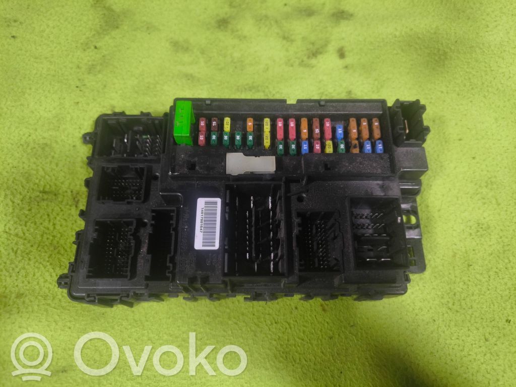 Ford Fusion II Ramka / Moduł bezpieczników 