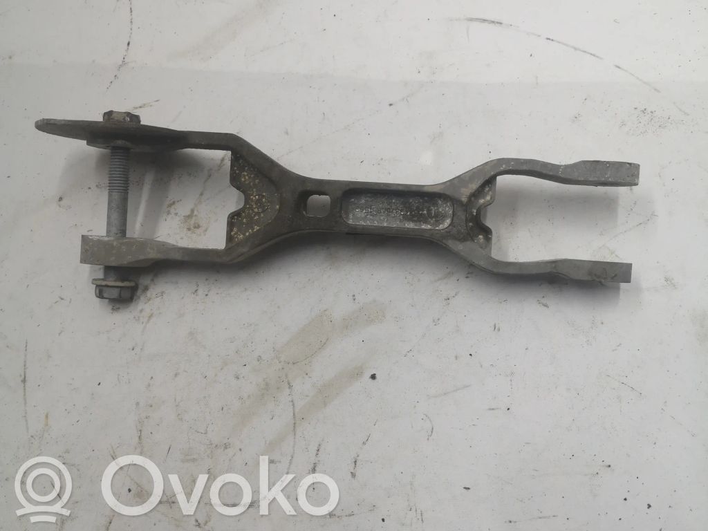 Jeep Cherokee Engine mounting bracket 