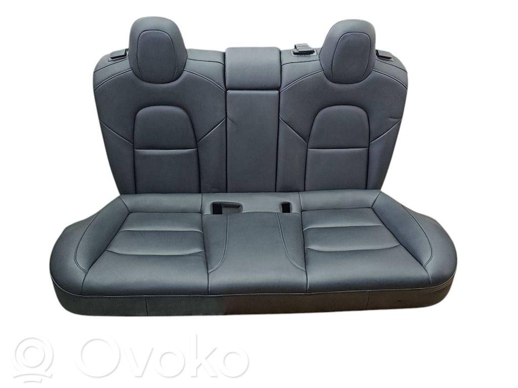 Tesla Model 3 Takaistuin 