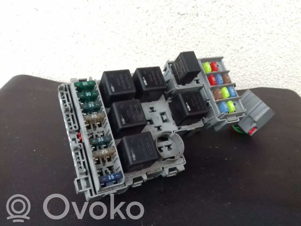 Блок предохранителей   8690698