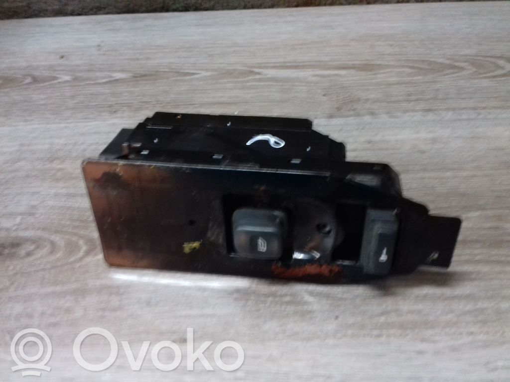Electric window control switch   8682837