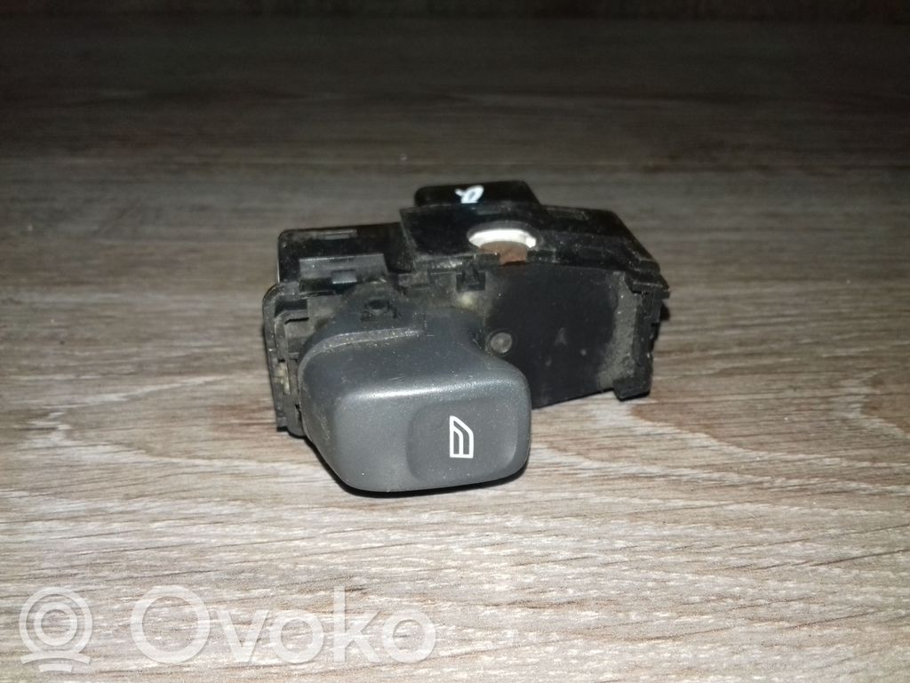 Electric window control switch   9472275