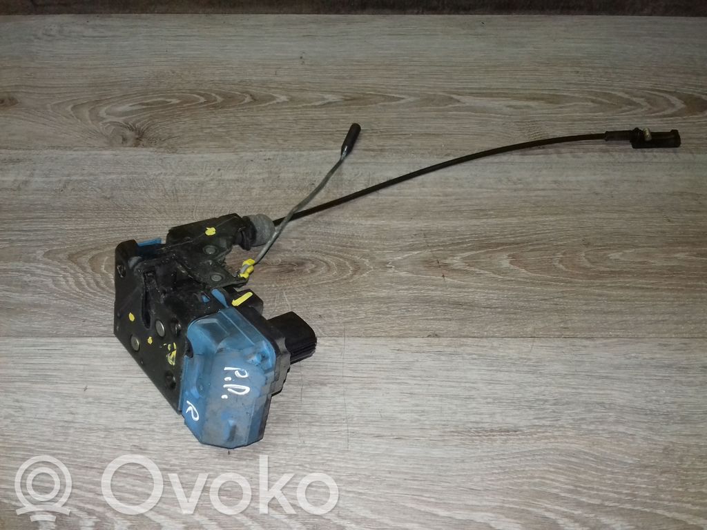 Priekšpusē slēdzene   9485305