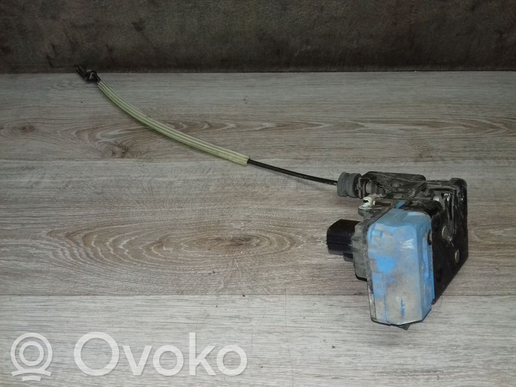 Priekšpusē slēdzene   30663040