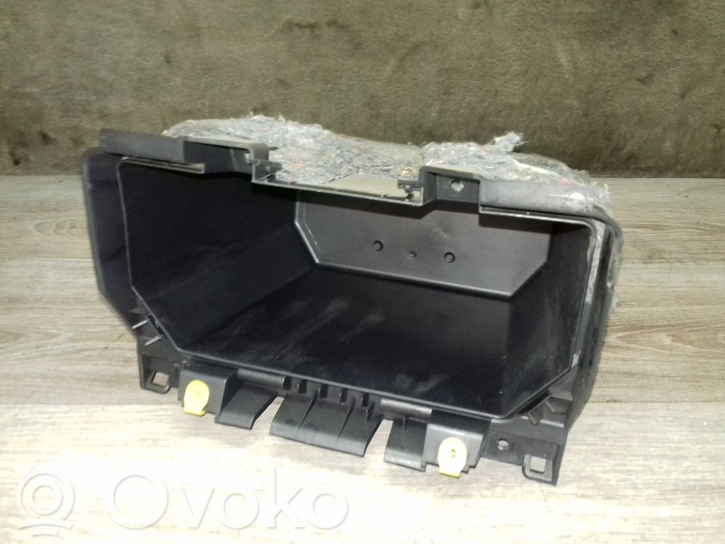 Volvo V50 Glove box 