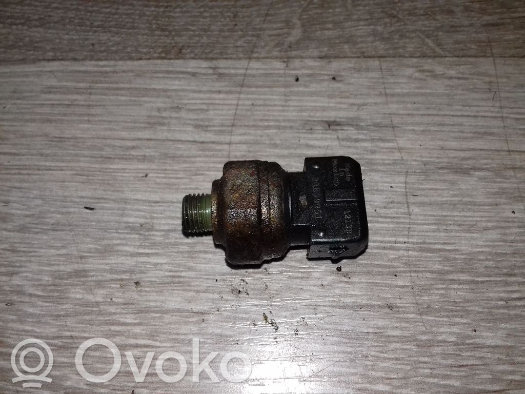 Air conditioning (A/C) pressure sensor   30899051