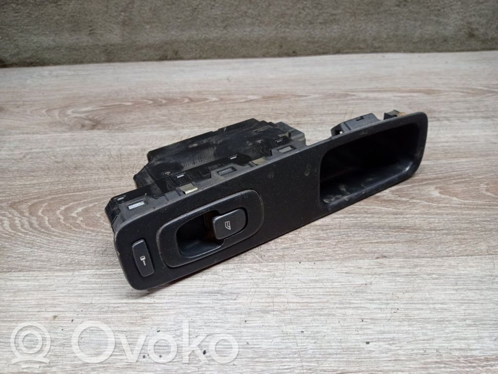Electric window control switch   8682837