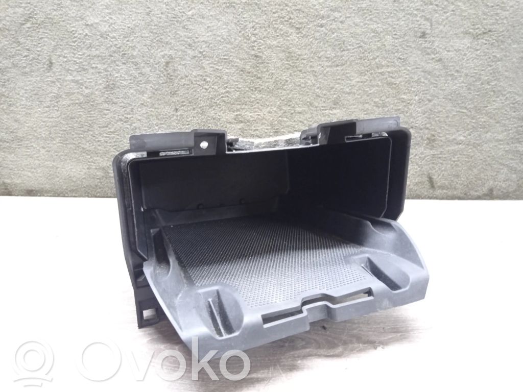 Volvo V50 Glove box 