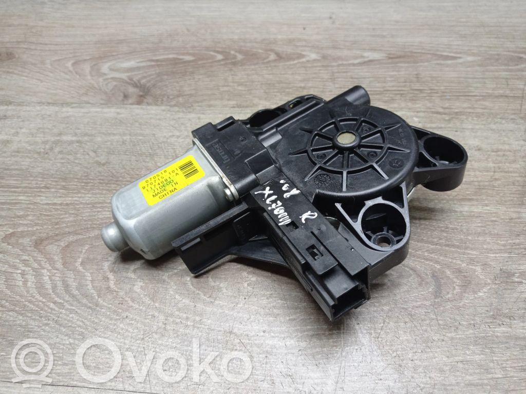 Volvo XC70 Silniczek podnoszenia szyby drzwi tylnych 