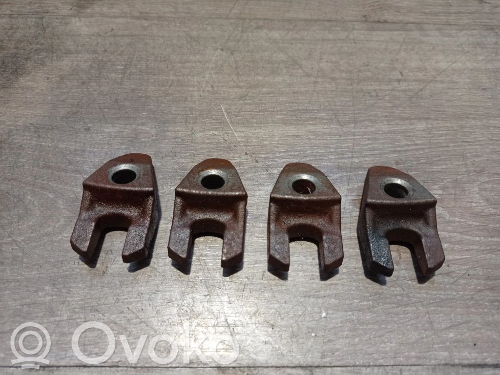 Abrazadera del inyector de combustible   927029